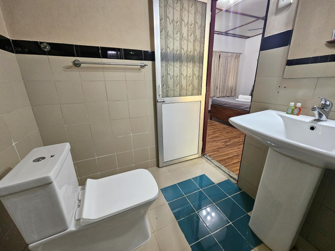 Bathroom 4, Safari Village Hotel, Embilipitiya