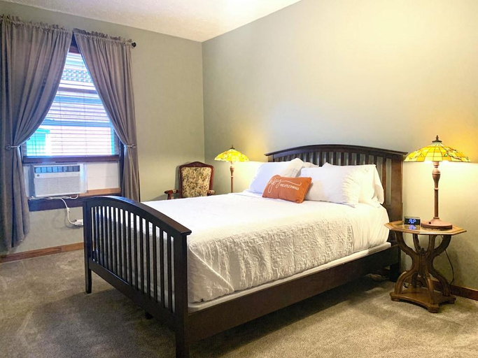 Bedroom 4, Naples Hotel, Ontario