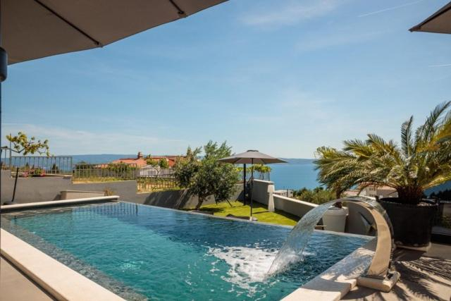 Sport & Beauty 2, Boutique Apartments Vino & More - Infinity Pool - Rooftop -, Podstrana