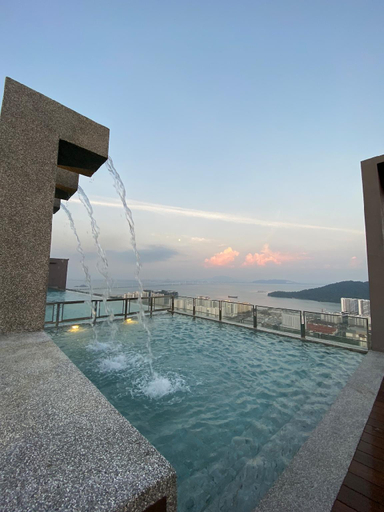 Swimming pool [outdoor] 3, Cozy 2BR Sky Pool & Panoramic Views 1-6 Guests, Pulau Penang