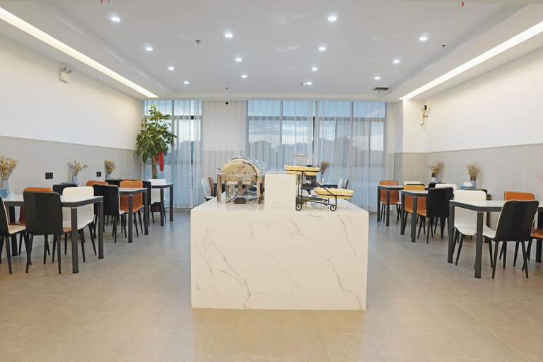 Food & Drinks 4, Green Tree Inn Express Jiangxi Jiujiang Ruichang Gongyuan Road, Jiujiang