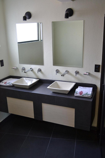 Bathroom 3, Hotel Arizona, Mexico City