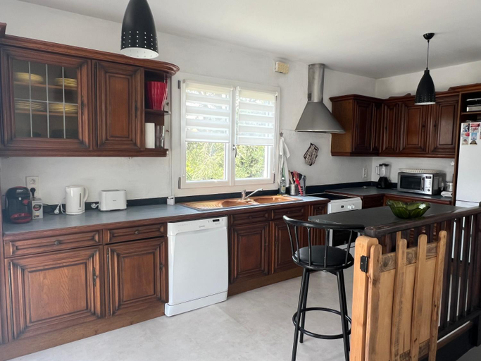 Others 3, Etage prive dans maison chaleureuse avec piscine, Alpes-Maritimes