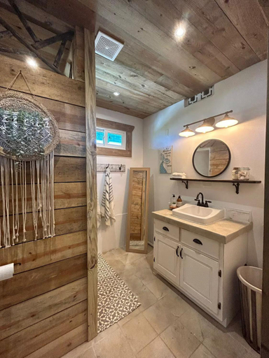 Bathroom 2, Shipwreck Cove