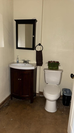 Bathroom 2, La Veranda, Plumas