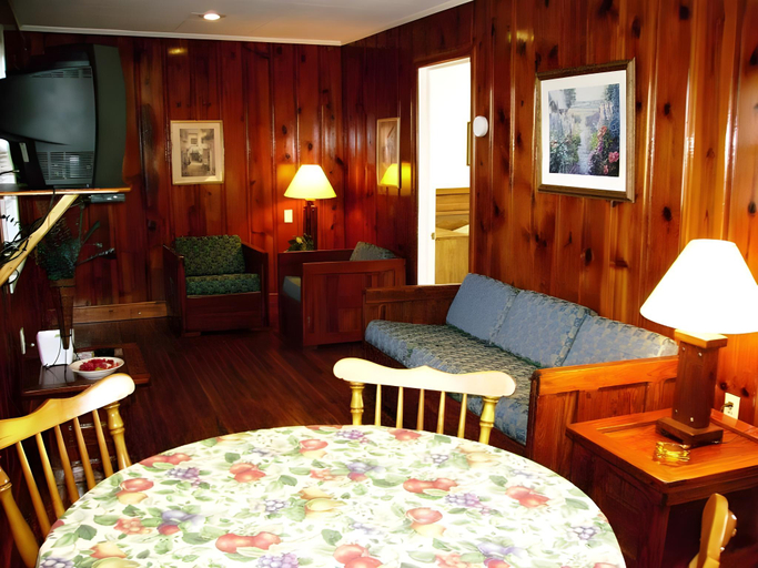 Bedroom 2, Cape Pines Motel, Dare