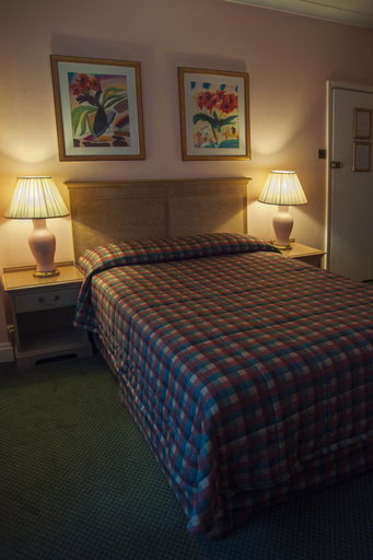 Others 3, Her Majesty Hotel, London