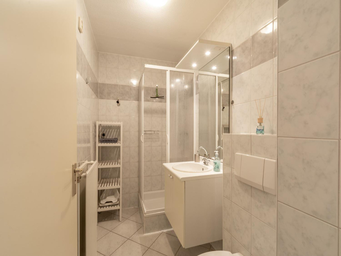 Bathroom, Apartment in Julianadorp by the Sea, Den Helder