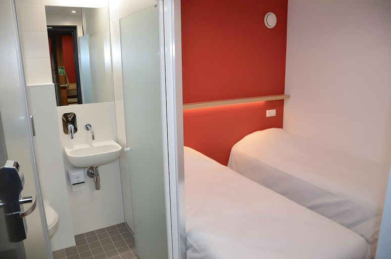 Bedroom 4, Unisotel Le Mans, Sarthe