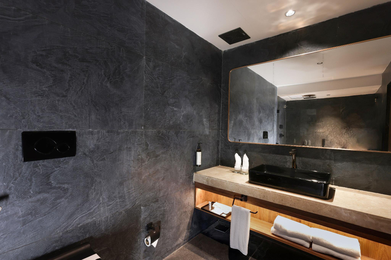 Bathroom 5, Royal Plaza Inn by RAK Rooms, Kozhikode
