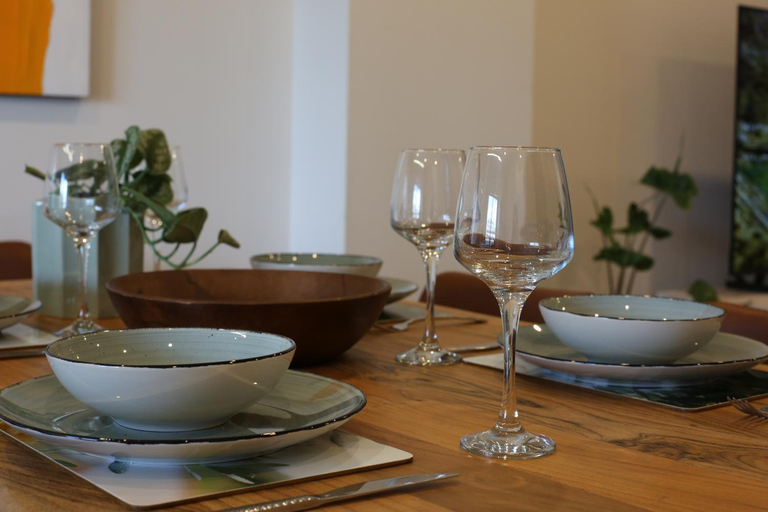Food & Drinks, Cozy and comfortable, sunny three-storey building, Waitakere
