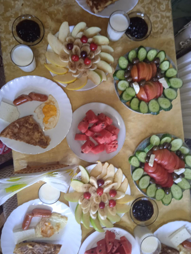 Food & Drinks 3, Rina's appartment, Skraparit