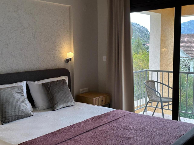 Bedroom 2, Villa Risan Apartments