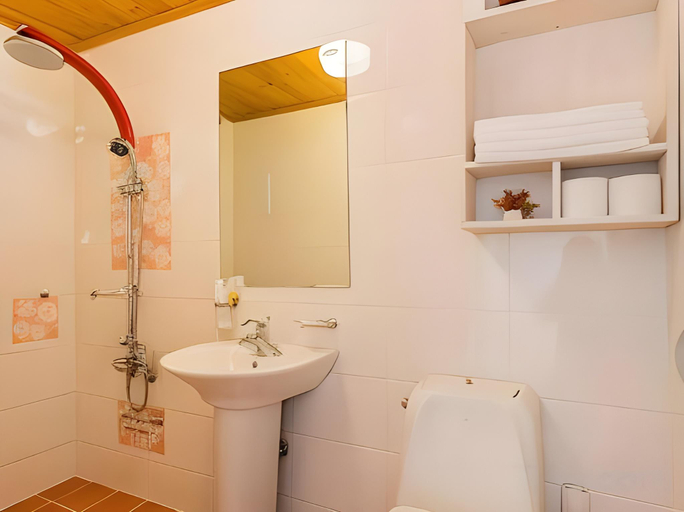 Bathroom 3, Soulmate Pension, Namhae