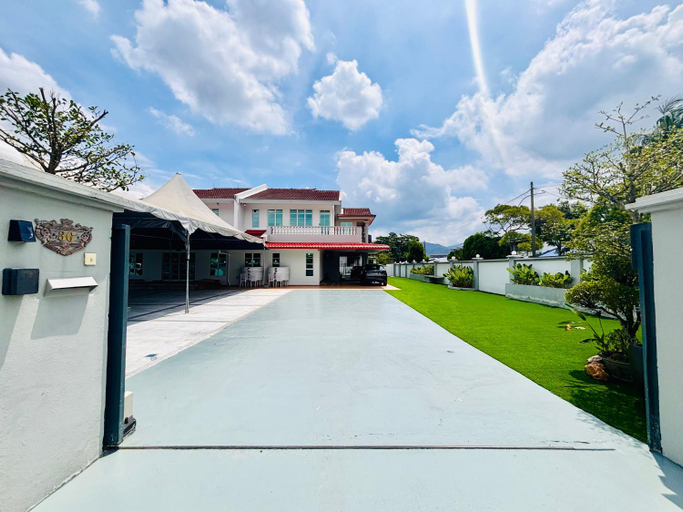 Exterior & Views