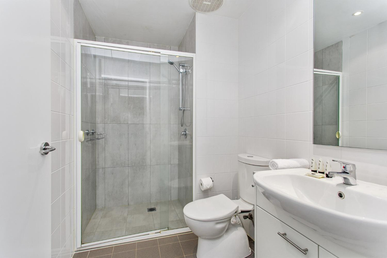 Bathroom 3, MadeComfy Spacious Canberra Living with Courtyard, Canberra
