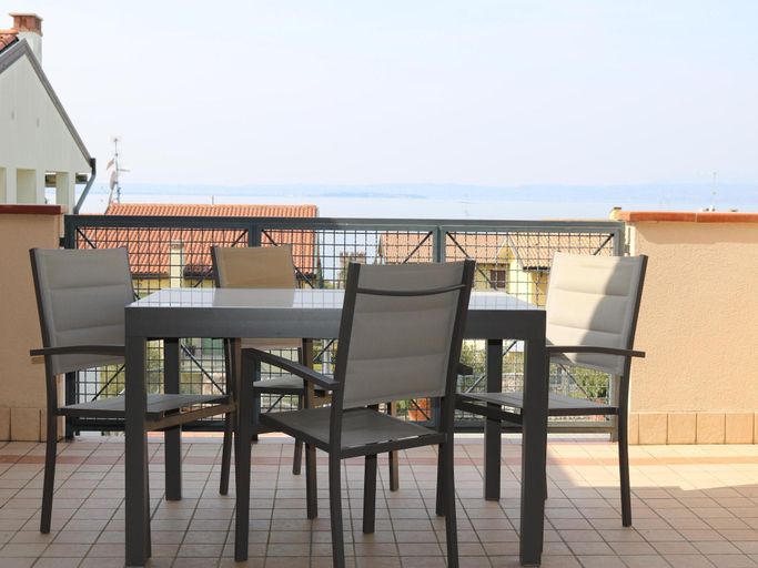 5, Apartment in Lazise with Lake View Balcony, Verona