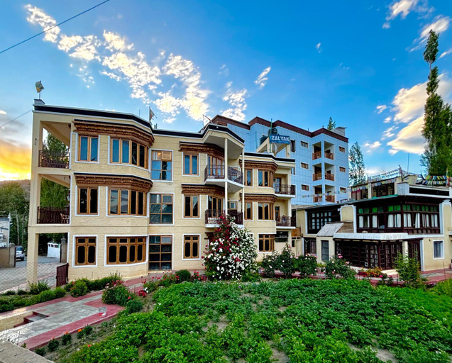 Exterior & Views