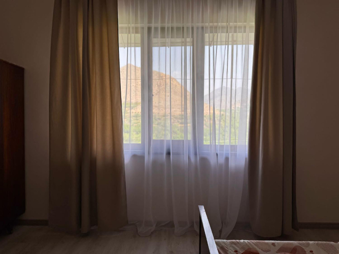 Others 4, Poqr Tagh