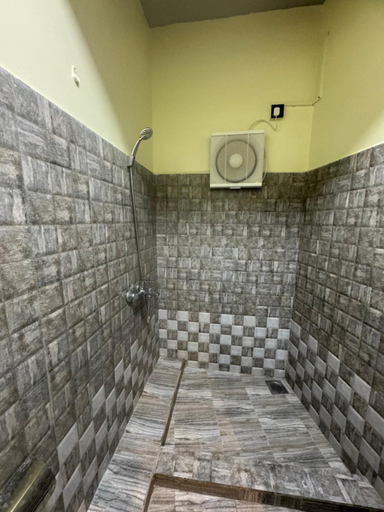 Bathroom 3, Metro City Hotel, Colombo