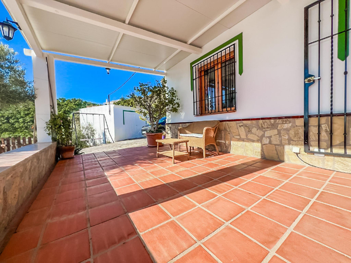 4, Stunning Private Villa with Sea Views, Pool, and Sun-Drenched Terrace, Málaga