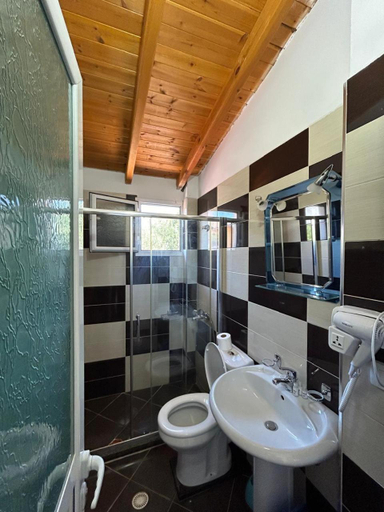 Bathroom 3, CAUSHI Apartments Ksamil, Sarandës
