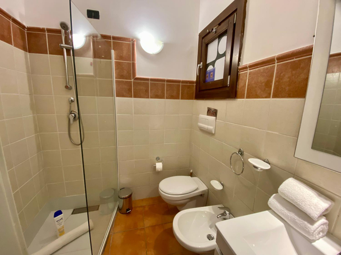 Bathroom 4, Porto Antigo 2 - By Bobbywashere