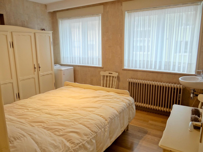 Bedroom 2, Apartment in Nieuwpoort near the Beach, West-Vlaanderen