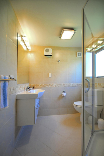 Bathroom, Mount Richmond Estate Motels, Marlborough
