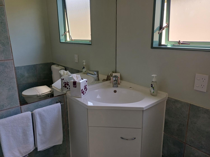 Bathroom, Te Tiriti Motel, Far North