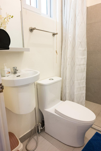 Bathroom 4, avsuites.com, Puerto Galera