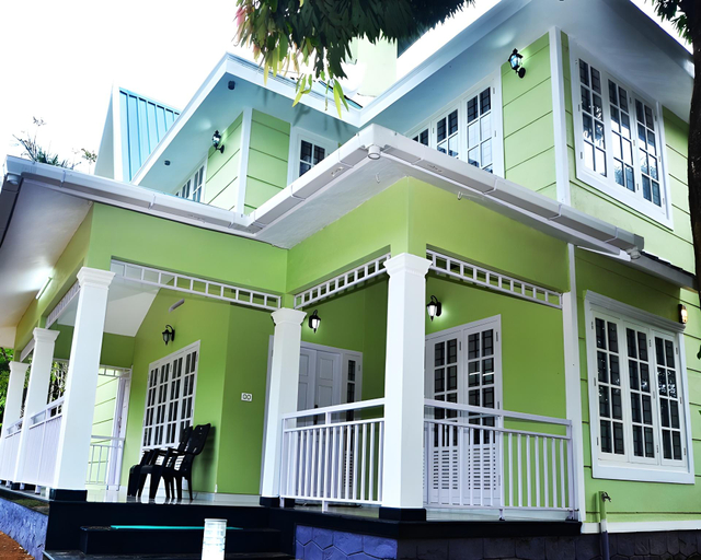 Exterior & Views