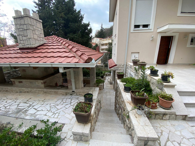 Others 3, Stone Villa