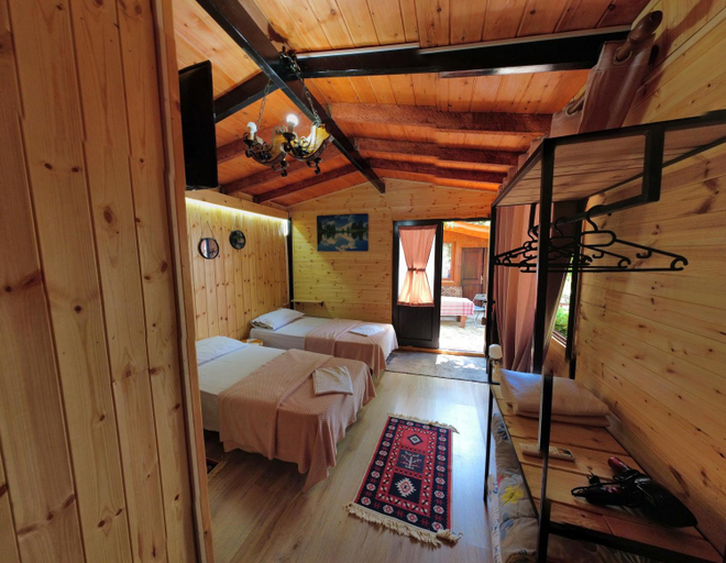 Bedroom 2, Rooms Merlika -Inside the Castle-, Krujës