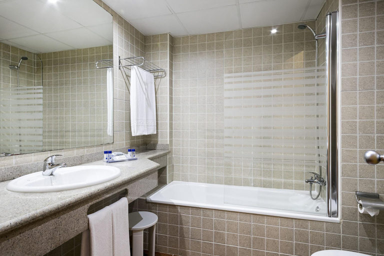Bathroom 4, Hotel Best Alcazar, Granada