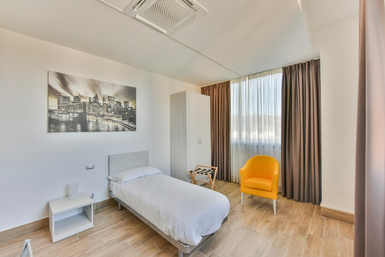 Others 5, Happy Residence Milano Cesano Maderno, Monza and Brianza
