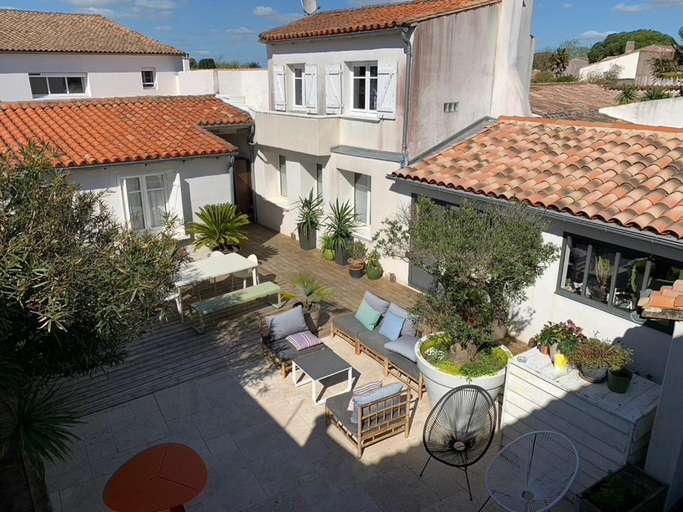 Others 2, Maison Face au Soleil, Charente-Maritime