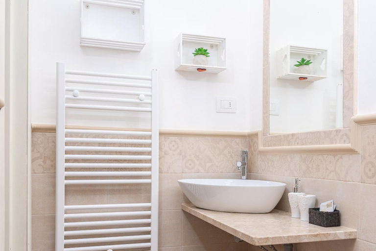 Bathroom, Casa Poesia, Lecce