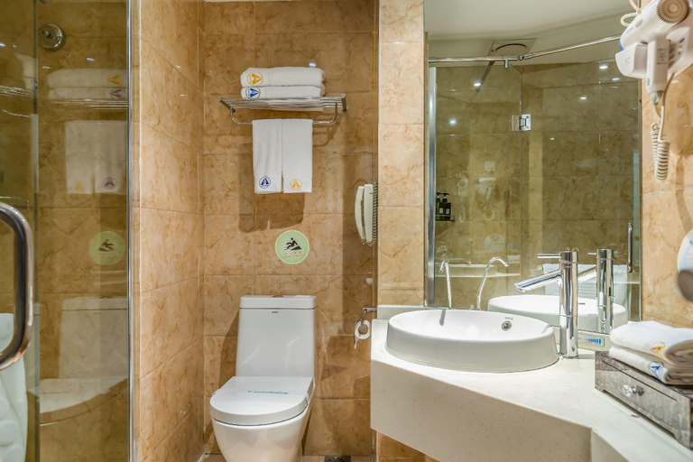 Bathroom 3, Luoyang Aviation Hotel, Luoyang