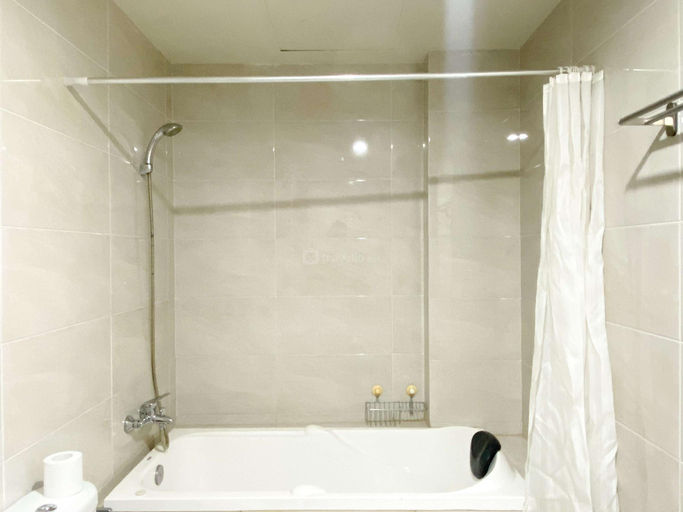 Bathroom 3, Big Studio Apt Mustika Golf Residence By Travelio, Cikarang