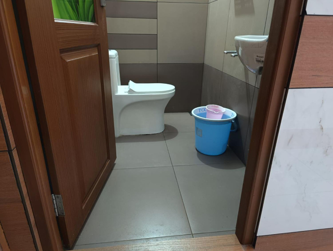 Bathroom 5, alhind Residency, Idukki
