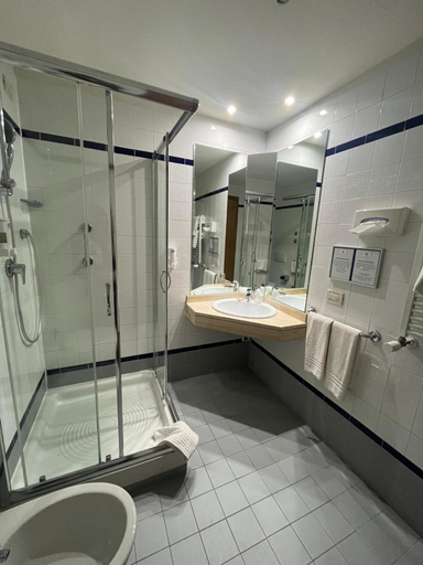 Bathroom 5, GP Hotel, Rome