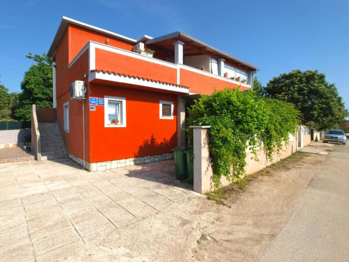 1, Cozy apartment with patio and parking, Fažana
