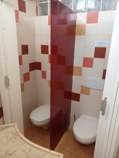 Bathroom 4, Racing Mackerel Hostel, Lagos