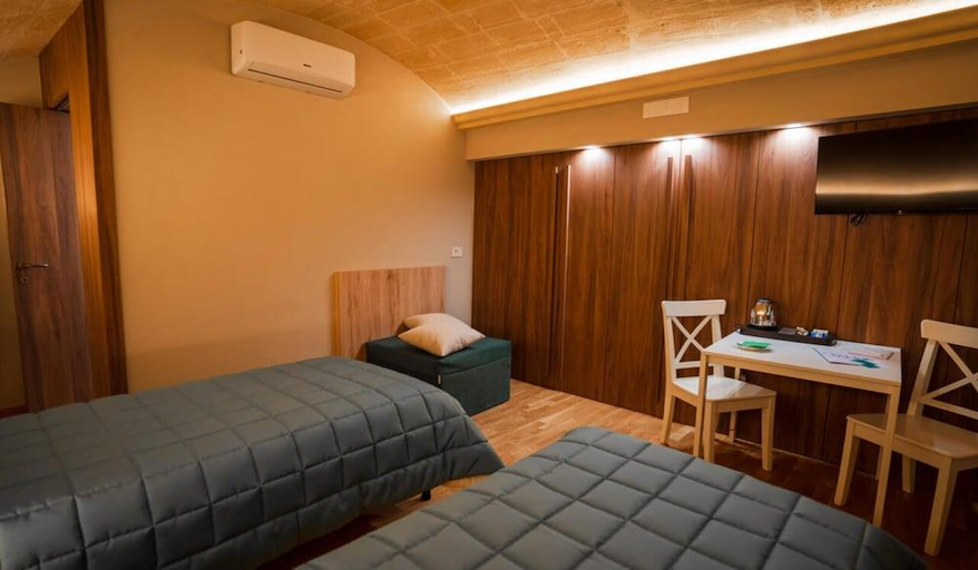Bedroom 2, Grantò B&B, Bari