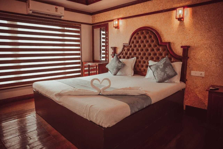Room 2, Upper Deck Boathouse, Alappuzha