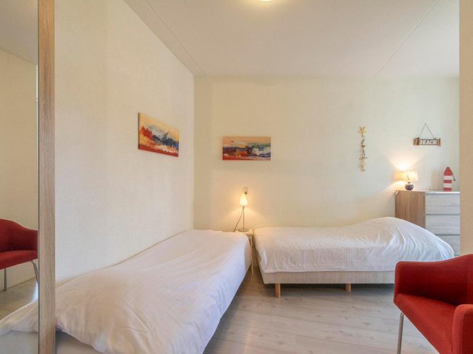 Others 2, Cozy Dune-View Apartment, Den Helder