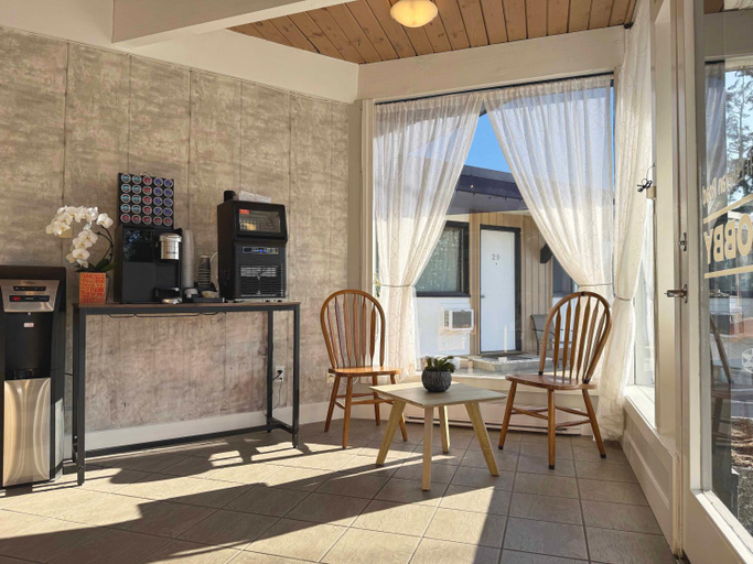 Public Area, Departure Bay Motel, Nanaimo