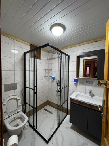 Others 2, Bes Evler Apart, Çaykara