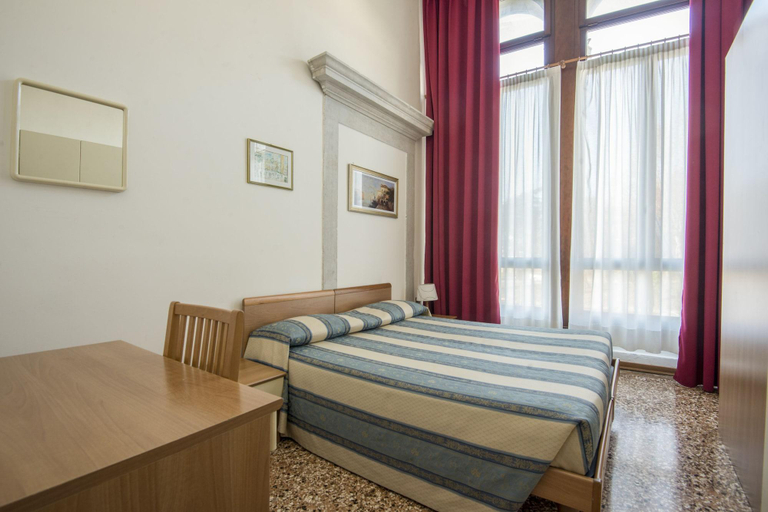 Bedroom 5, Casa Sant'Andrea Bed & Breakfast, Venezia